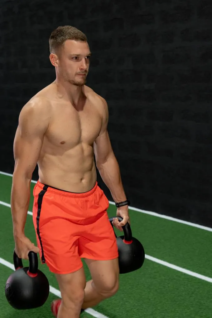 Farmer's carry with kettlebells